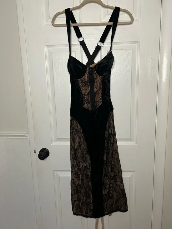 Mistress Rocks Black Velvet & Lace Corset Dress - Picture 4 of 16